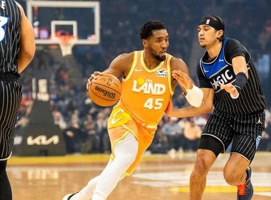 米切尔42分班凯罗36+6骑士力克魔术4连胜