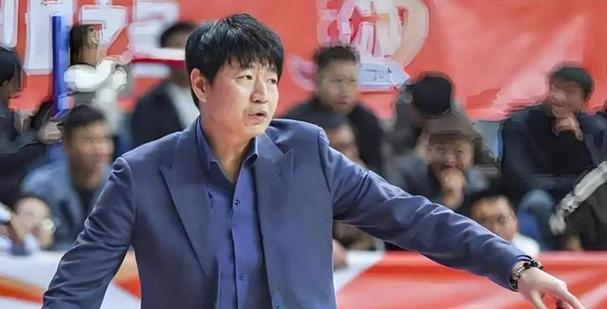 山东男篮锻炼于德豪都未能阻止新疆队惨败，邱彪面对老东家太狠了