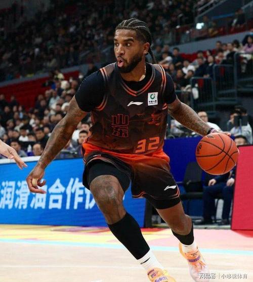 鲁媒:山东新大外援斯蒂尔在太原和球队会合克里斯随队康复治疗