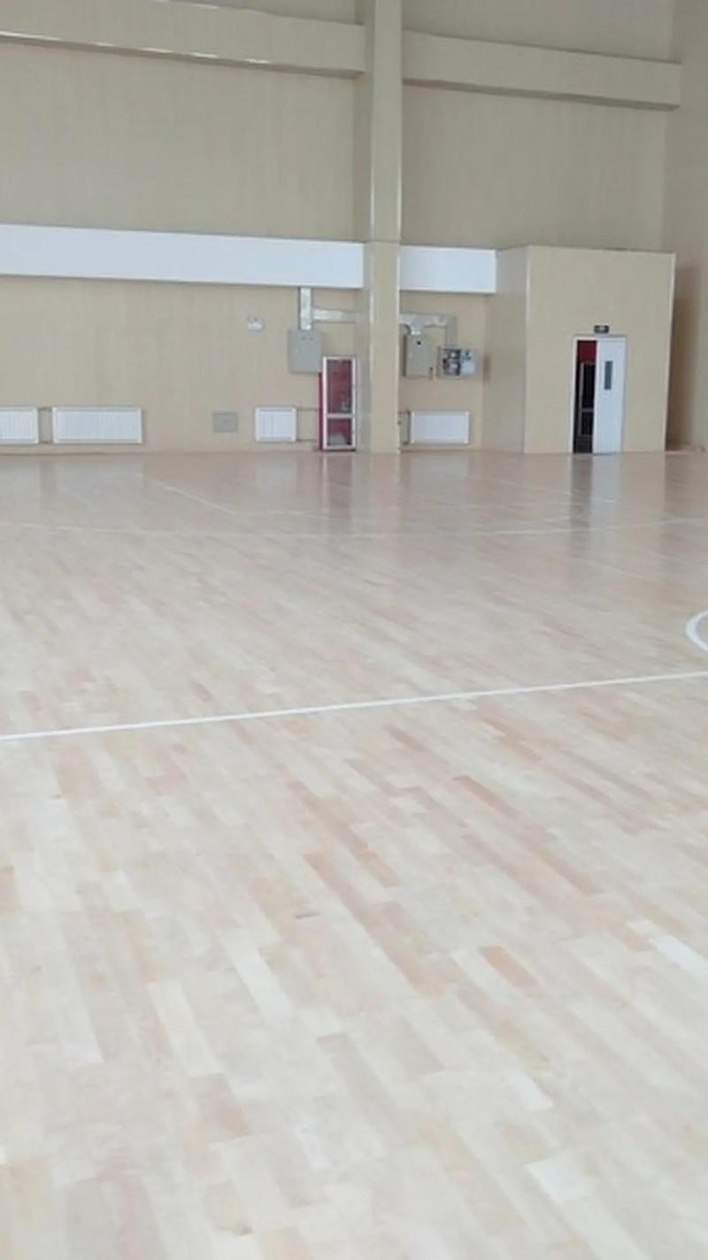篮球场木地板怎么保养？篮球场木地板用什么材料最好？